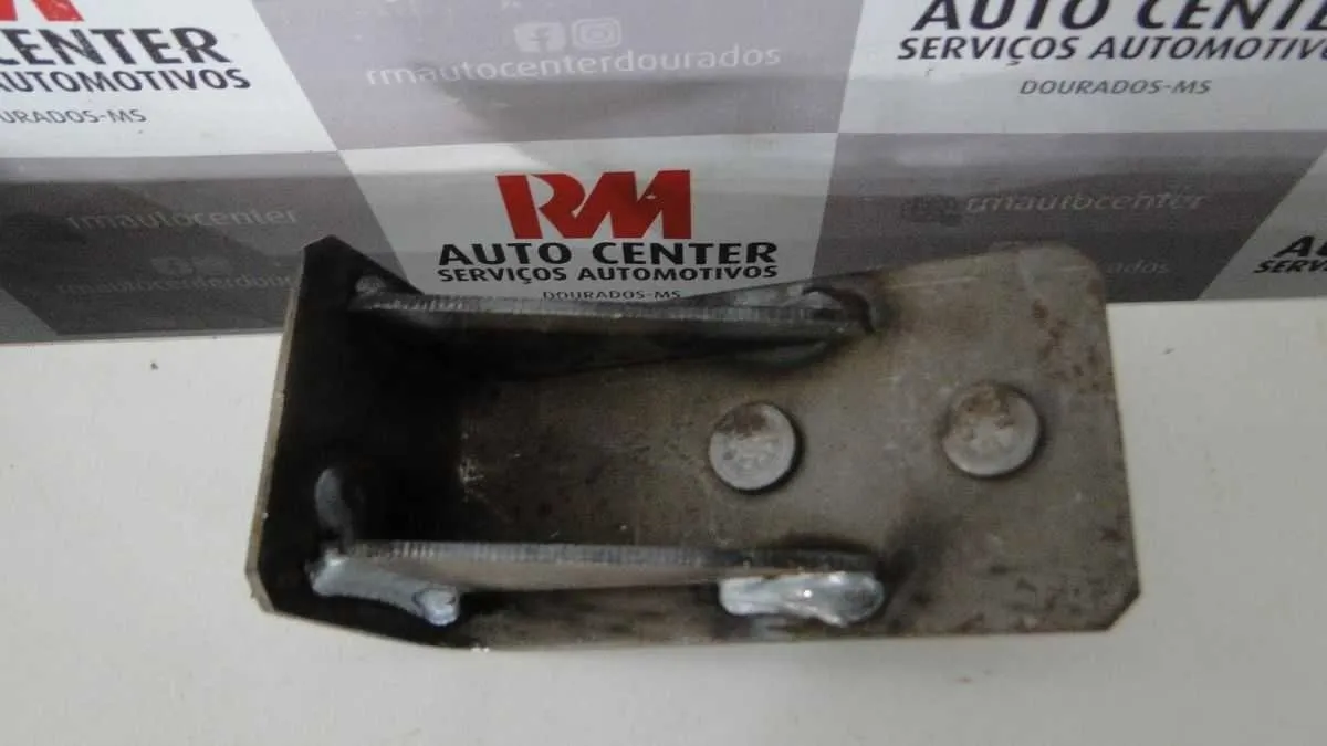 Suporte De Ferro Dianteiro Esquerdo Pajero 2011 - 2014